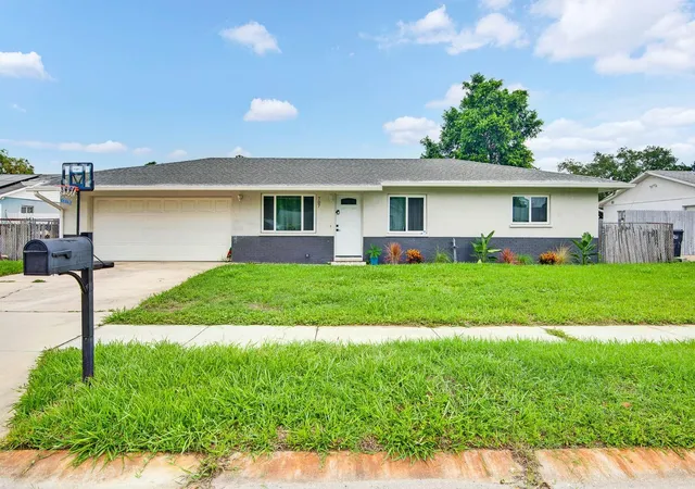 1st image of 707 65th Avenue Dr W, Bradenton, FL 34207 | MLS# A4702096