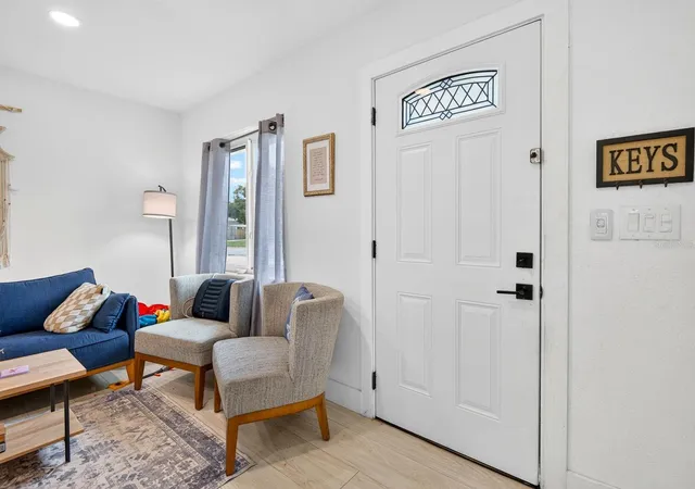 3rd image of 707 65Th Avenue Dr W, Bradenton, FL 34207 | MLS# A4702096