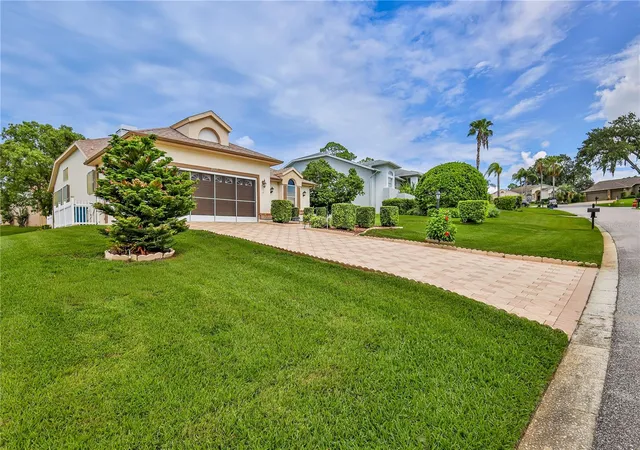 Photo 3 of Single family home for sale at 2317 Scenic Hl Dr, Spring Hill, FL 34606 | MLS# W7888271 | Listing updated on 2026-09-15