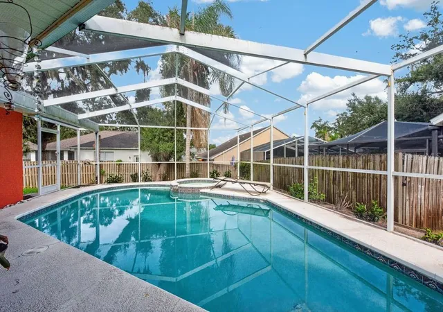 3rd image of 4609 Oak River Cir, Valrico, FL 33596 | MLS# TB8535976