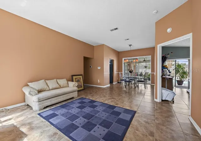 4th image of 4609 Oak River Cir, Valrico, FL 33596 | MLS# TB8535976