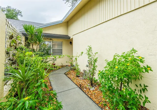 Photo 3 of Condo for sale at 1944 Elaine Dr #1944, Clearwater, FL 33760 | MLS# TB8535991 | Listing updated on 2026-08-06