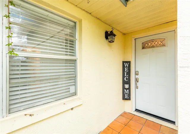 Listing Photo 4 - Condo for sale in building located at 1944 Elaine Dr, CLEARWATER, FL 33760 - Unit #1944