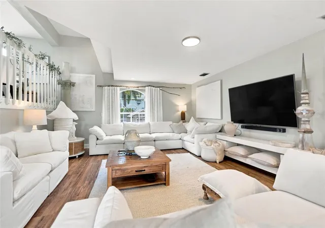 5th image of 11722 Currie Ln, LARGO, FL 33774