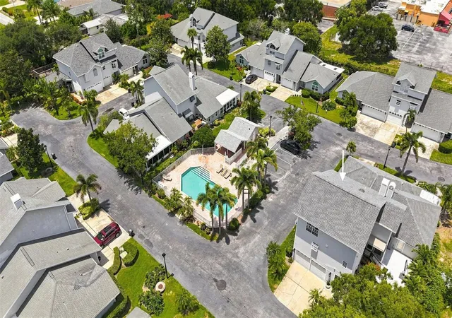 2nd image of 11722 Currie Ln, LARGO, FL 33774