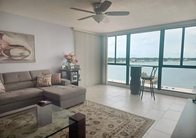 3rd image of 7100 Sunshine Skyway Ln S #503, Saint Petersburg, FL 33711 | MLS# TB8535994