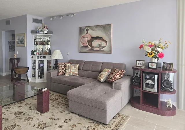 4th image of 7100 Sunshine Skyway Ln S #503, Saint Petersburg, FL 33711 | MLS# TB8535994