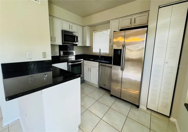 Listing Photo 4 - Condo for sale in building located at 4415 Pinebark Ave, Orlando, FL 32811 - Unit #48-4