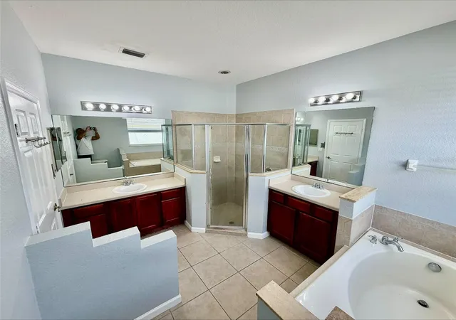 Photo 3 of Single family home for sale at 3511 Maple Ridge Loop, Kissimmee, FL 34741 | MLS# O6430870 | Listing updated on 2026-08-16