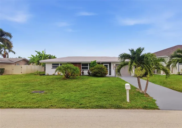 Photo 3 of Single family home for sale at 3106 Se 18th Place, Cape Coral, FL 33904 | MLS# TB8536010 | Listing updated on 2026-10-14