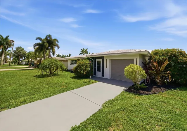 Photo 3 of Single family home for sale at 3106 SE 18th Place, Cape Coral, FL 33904 | MLS# TB8536010 | Listing updated on 2026-10-14