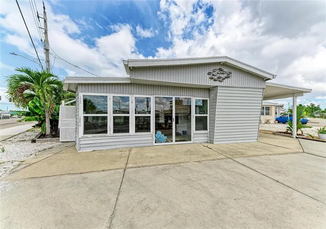 1st image of 6626 Texas St, Bradenton, FL 34207 | MLS# A4702103