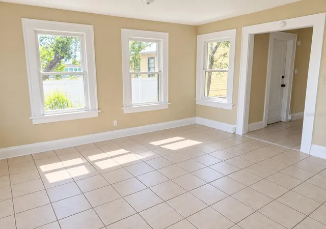 Photo 3 of House for sale at 308 N Peninsula Dr, Daytona Beach, FL 32118 | MLS# V4950564 | Listing updated on 2026-09-22