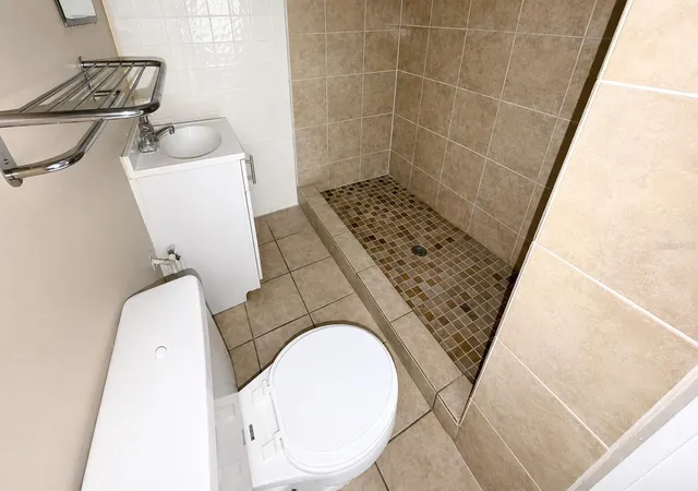 Photo 4 of House for sale at 308 N Peninsula Dr, Daytona Beach, FL 32118 | MLS# V4950564 | Listing updated on 2026-09-22