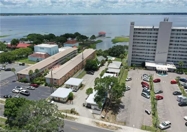 2nd image of 2121 Lakeview Dr, Sebring, FL 33870 | MLS# L4964041