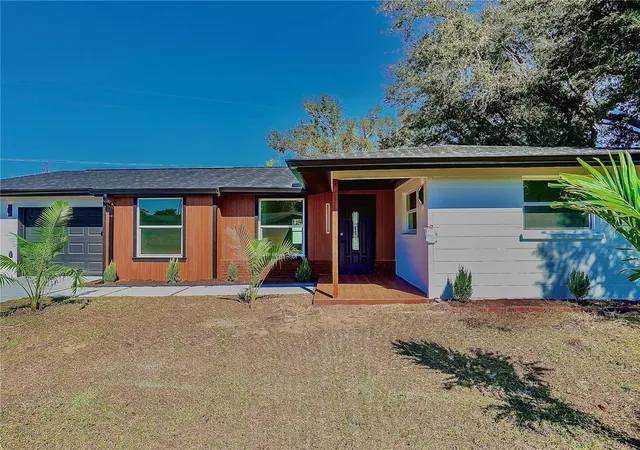 Photo 4 of Single family home for sale at 1797 Birch Dr, Venice, FL 34293 | MLS# A4702111 | Listing updated on 2026-08-26