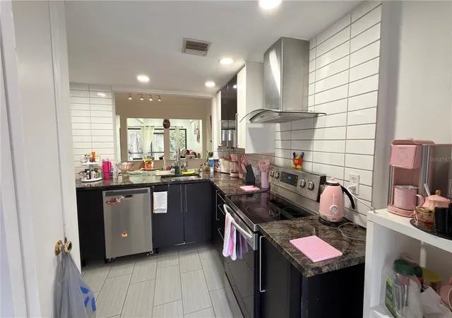 Photo 3 of Condo for sale at 5308 Jasmine Crk Ln #1308A, Orlando, FL 32811 | MLS# O6430915 | Listing updated on 2026-08-07
