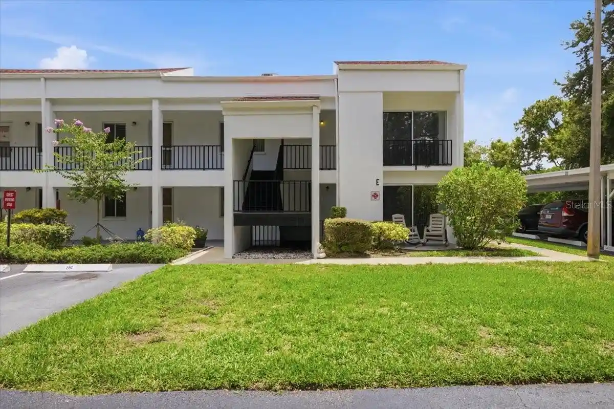 Listing Photo 2 - Condo for sale in 2060 Marilyn St located at 2060 Marilyn St, Clearwater, FL 33765 - Unit #236