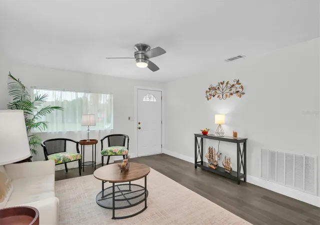 Photo 4 of Single family home for sale at 650 Timber Bay Cir W, Oldsmar, FL 34677 | MLS# TB8536069 | Listing updated on 2026-09-27