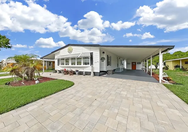 Photo 2 of Manufactured home for sale at 5022 Foxwood Blvd, Lakeland, FL 33810 | MLS# P4939516 | Listing updated on 2026-10-15