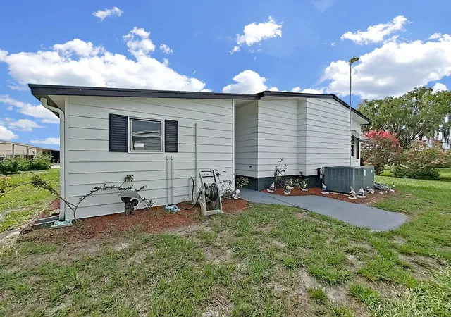 Photo 3 of Manufactured home for sale at 5022 Foxwood Blvd, Lakeland, FL 33810 | MLS# P4939516 | Listing updated on 2026-10-15