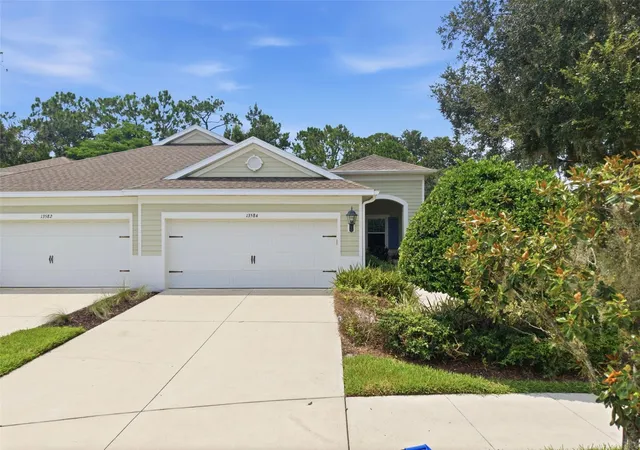 Photo 3 of House for sale at 13584 Circa Xing Dr, Lithia, FL 33547 | MLS# TB8536086 | Listing updated on 2026-08-07