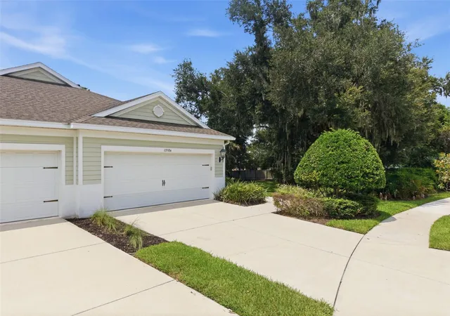 Photo 4 of House for sale at 13584 Circa Xing Dr, Lithia, FL 33547 | MLS# TB8536086 | Listing updated on 2026-08-07