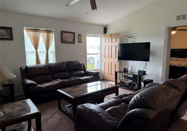 3rd image of 16 Willow Run Dr, Ocala, FL 34472 | MLS# OM729806