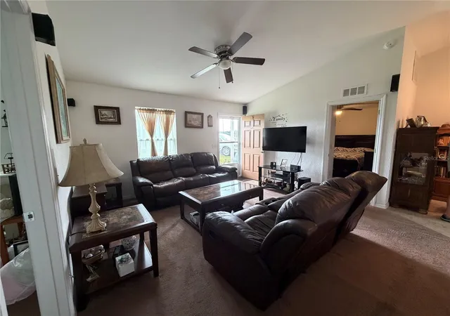 4th image of 16 Willow Run Dr, Ocala, FL 34472 | MLS# OM729806