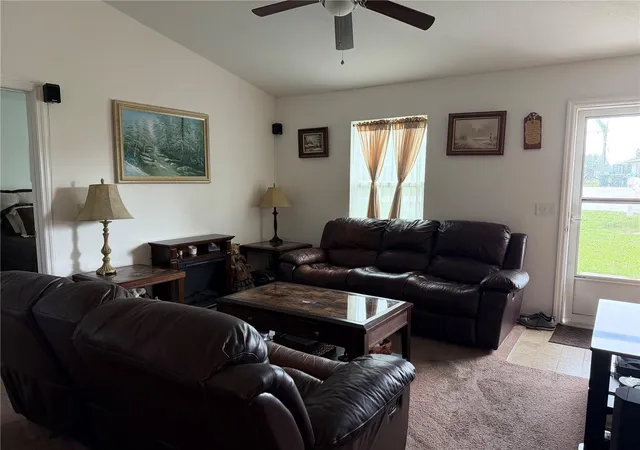 5th image of 16 Willow Run Dr, Ocala, FL 34472 | MLS# OM729806
