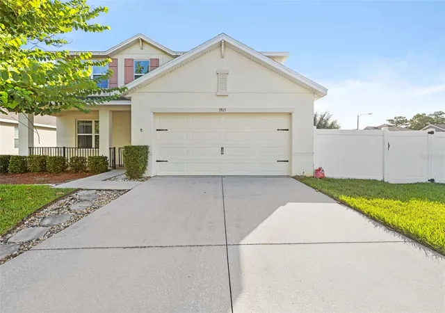 Photo 2 of Single family home for sale at 3915 Bramblewood Loop, Spring Hill, FL 34609 | MLS# W7888283 | Listing updated on 2026-09-04