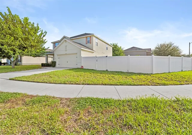 Photo 3 of Single family home for sale at 3915 Bramblewood Loop, Spring Hill, FL 34609 | MLS# W7888283 | Listing updated on 2026-09-04