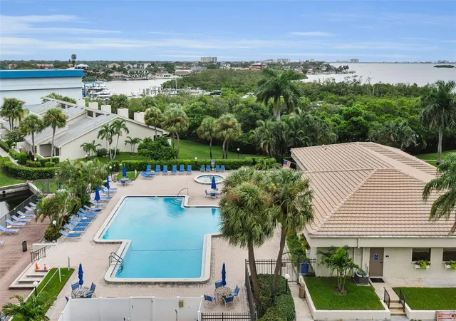2nd image of 1324 Pasadena Ave S #605, South Pasadena, FL 33707 | MLS# TB8536106