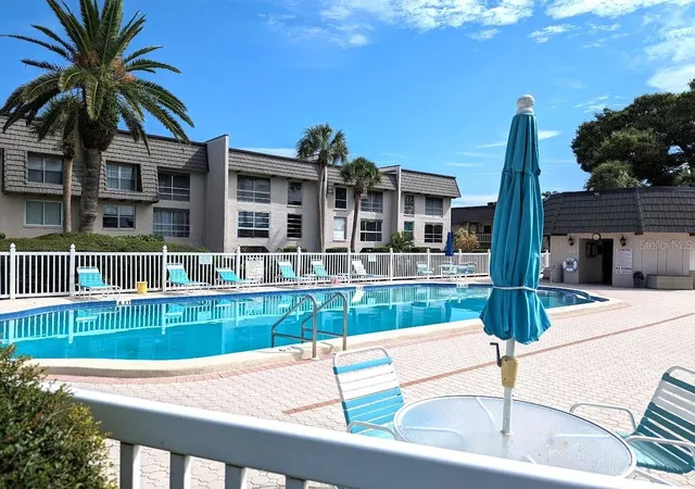 2nd image of 802 Cordova Grn, SEMINOLE, FL 33777