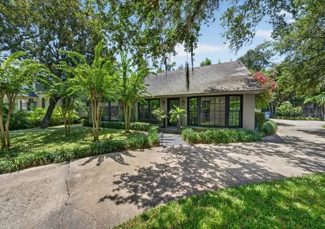 Photo 1 of Sale Pending at 3020 W Villa Rosa Park, Tampa, FL 33611 | MLS# TB8536113 | Listing updated on 2026-08-24
