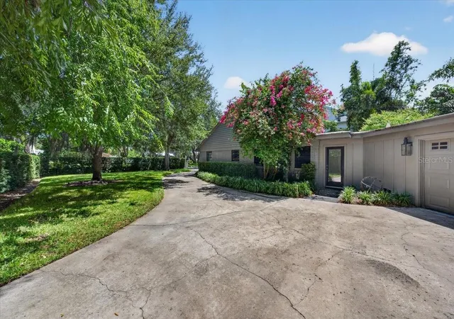 Photo 2 of Sale Pending at 3020 W Villa Rosa Park, Tampa, FL 33611 | MLS# TB8536113 | Listing updated on 2026-08-24