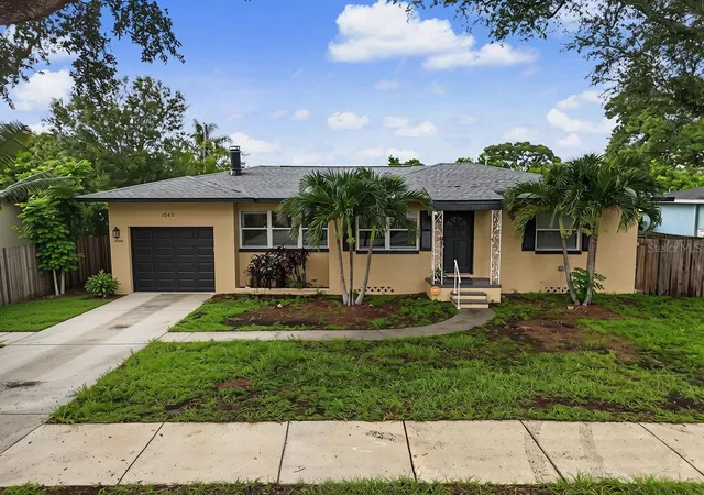 Photo 1 of Single family home for sale at 1542 Lakeview Rd, Clearwater, FL 33756 | MLS# TB8536126 | Listing updated on 2026-09-12