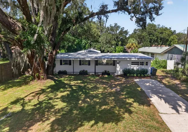 Photo 3 of Single family home for sale at 2305 New Jersey Rd, Lakeland, FL 33803 | MLS# O6430983 | Listing updated on 2026-10-13