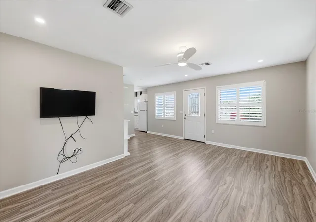 Photo 5 of Single family home for sale at 1317 Cypress Ave, Venice, FL 34285 | MLS# D6148310 | Listing updated on 2026-08-31