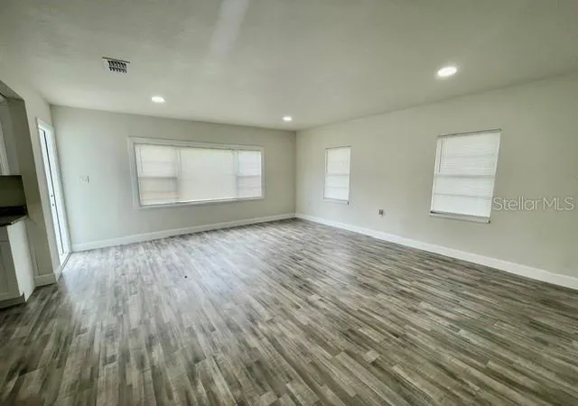 4th image of 917 E 108Th Ave, Tampa, FL 33612 | MLS# TB8536161