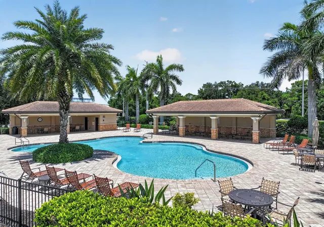 Photo 4 of Single family home for sale at 1093 Bluffwood Dr, Nokomis, FL 34275 | MLS# A4702143 | Listing updated on 2026-09-19