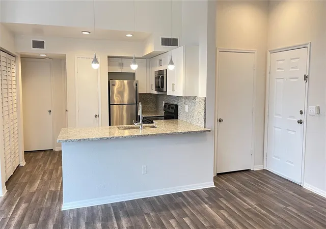 Listing Photo 4 - Condo for sale in building located at 7270 Westpointe Blvd, Orlando, FL 32835 - Unit #933