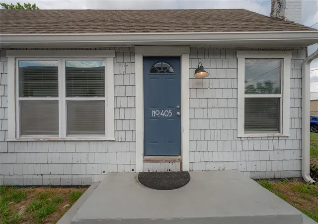 2nd image of 405 E Cayuga St, Tampa, FL 33603 | MLS# TB8536201