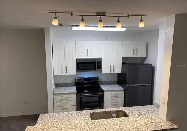 Photo 3 of Sale Pending at 5455 Vineland Rd #3310, Orlando, FL 32811 | MLS# O6431077 | Listing updated on 2026-08-21