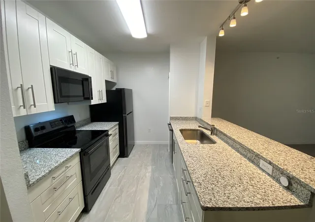 Photo 3 of Sale Pending at 5455 Vineland Rd #3310, Orlando, FL 32811 | MLS# O6431077 | Listing updated on 2026-08-21