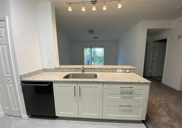 Photo 4 of Sale Pending at 5455 Vineland Rd #3310, Orlando, FL 32811 | MLS# O6431077 | Listing updated on 2026-08-21