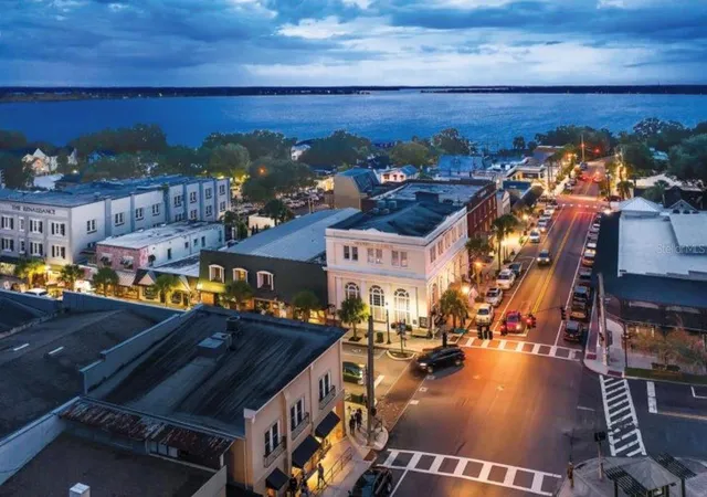 2nd image of 601 W Old Us Hwy 441, MOUNT DORA, FL 32757
