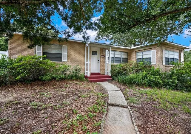 Photo 2 of Single family home for sale at 404 Pine Rd, Ormond Beach, FL 32176 | MLS# V4950576 | Listing updated on 2026-09-15