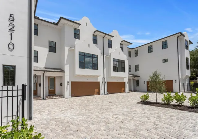 Photo 4 of Townhouse for sale at 5210 Bayshore Blvd #4, Tampa, FL 33611 | MLS# TB8536266 | Listing updated on 2026-08-14