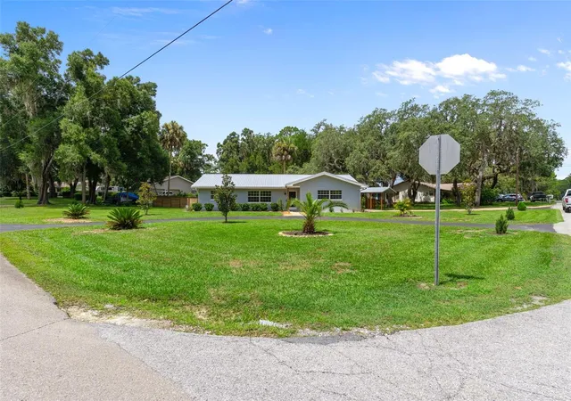 Photo 3 of Sale Pending at 914 N Mcgowan Ave, Crystal River, FL 34429 | MLS# OM729842 | Listing updated on 2026-09-13